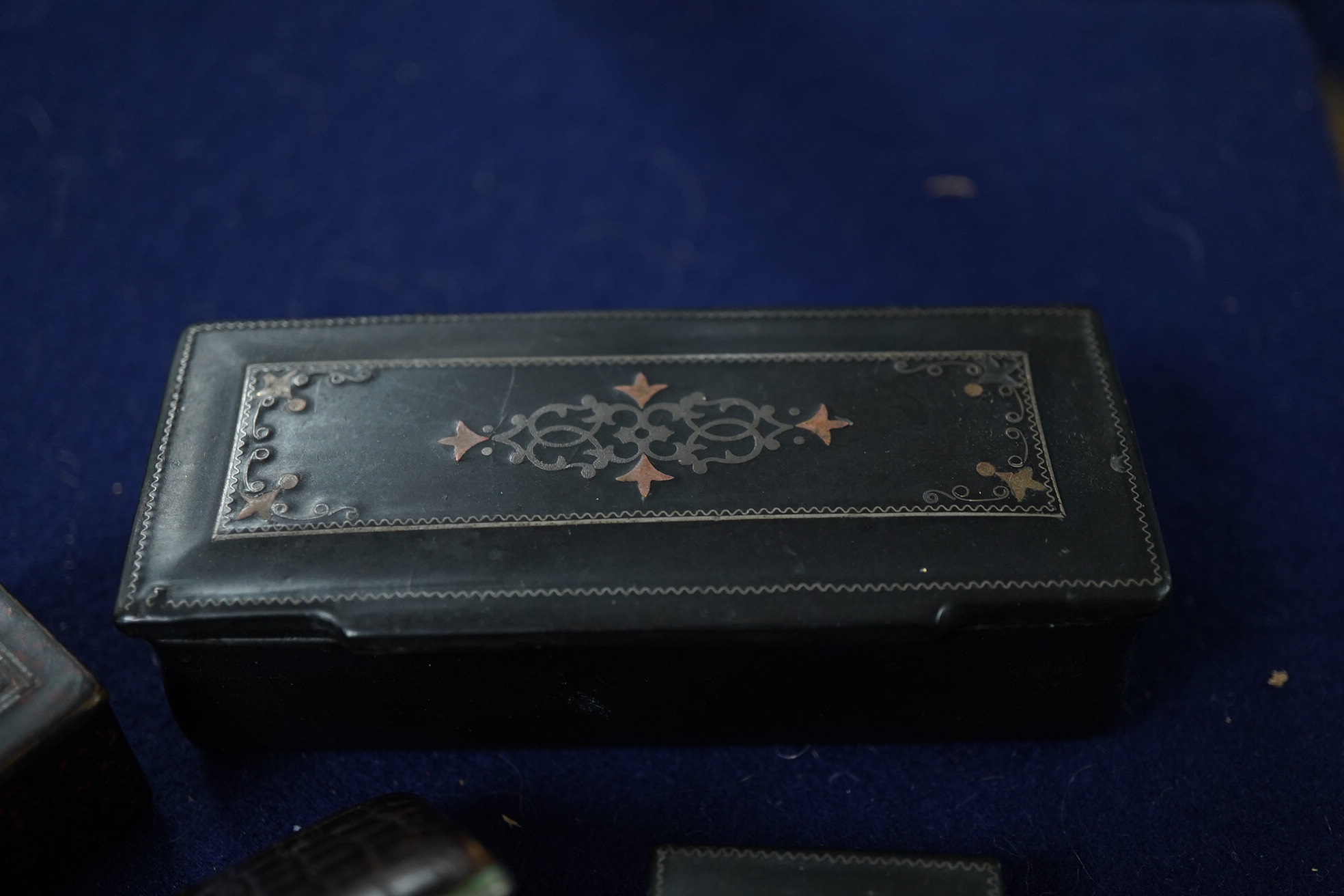 Three Georgian Snuff boxes and a timepiece.